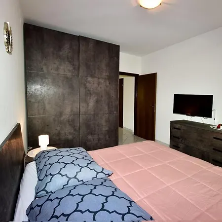 Maja For Max 5 Persons With Pool Gulici, Pet Friendly Poreč