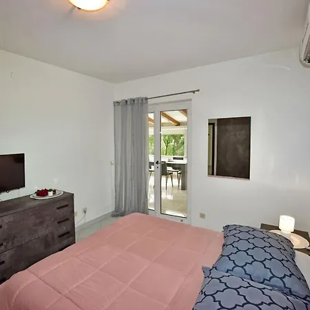 Maja For Max 5 Persons With Pool Gulici, Pet Friendly Apartment Poreč