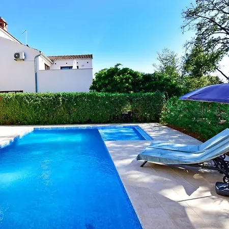 Apartment Maja For Max 5 Persons With Pool Gulici, Pet Friendly Porec
