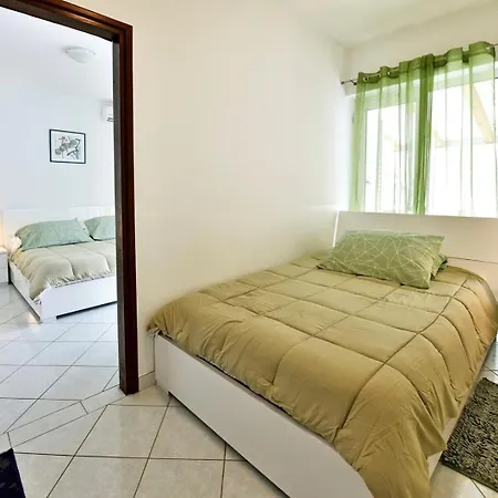 Maja For Max 5 Persons With Pool Gulici, Pet Friendly Apartment